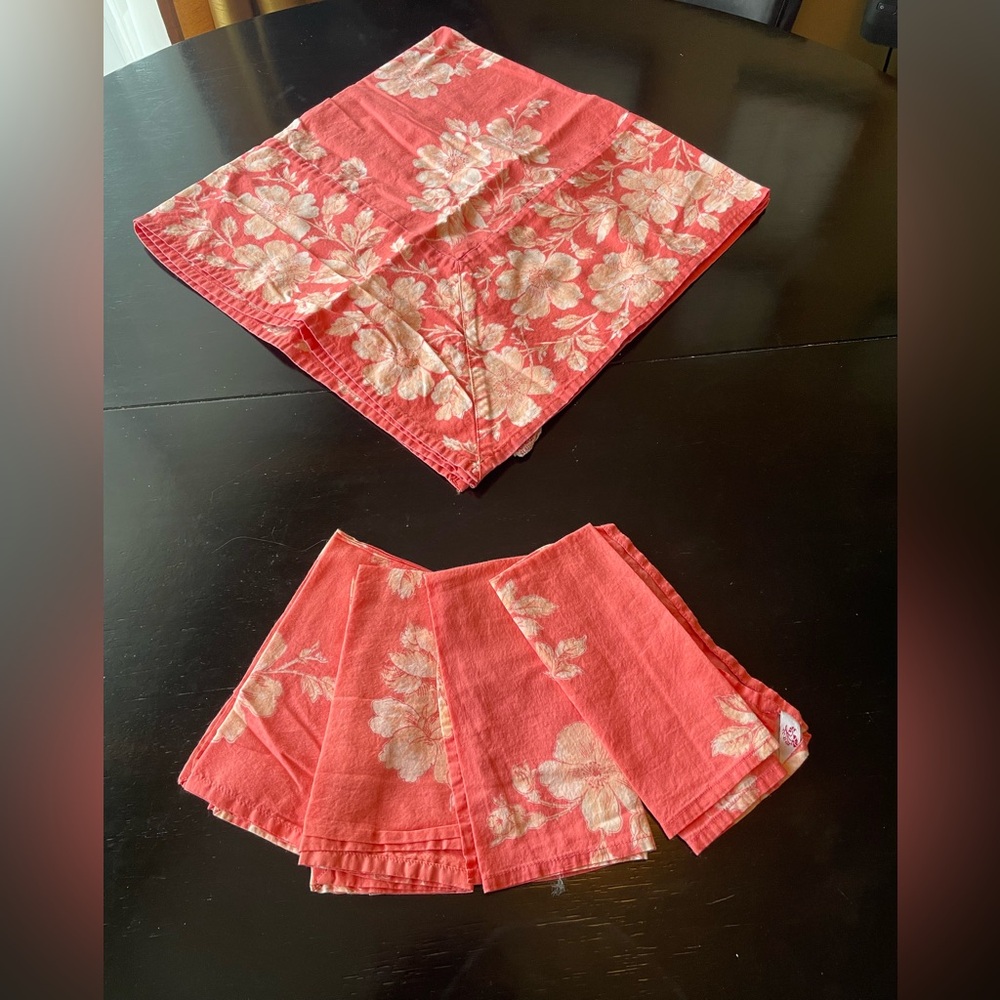 April Cornell Floral Tablecloth and Napkin Set